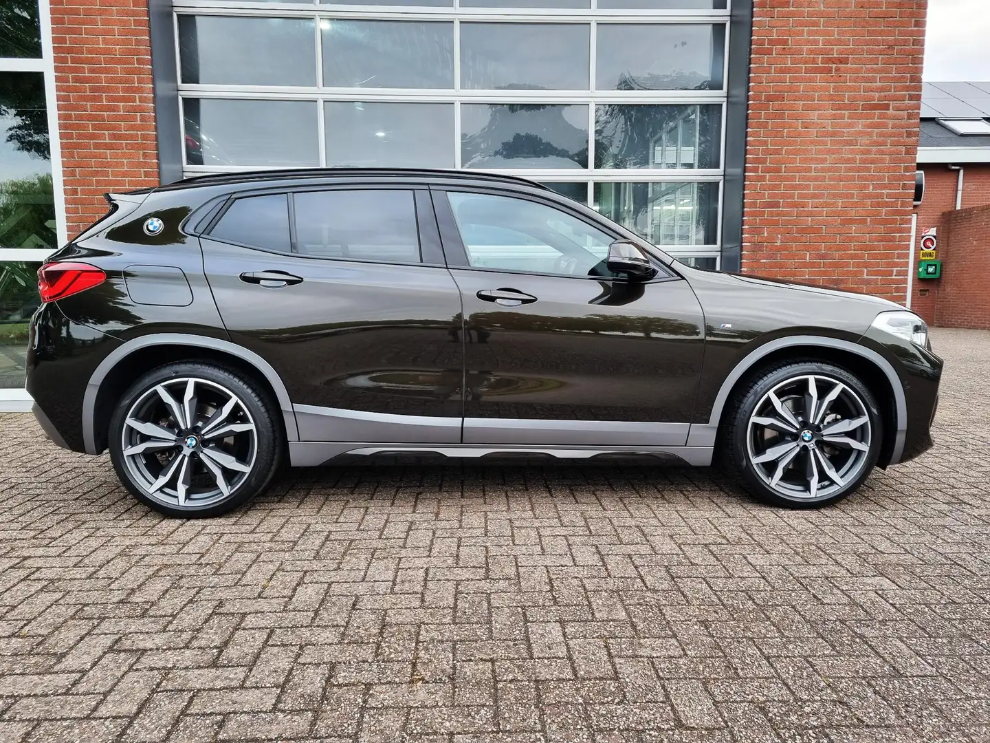 BMW X2 sDrive20i Executive Brun - 2