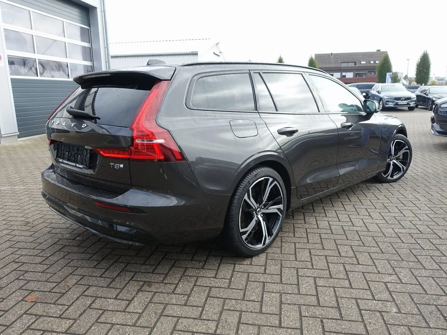Volvo V60 Ultra T8 AWD Plug-in Hybrid/360°Cam/Massage Grau - 2