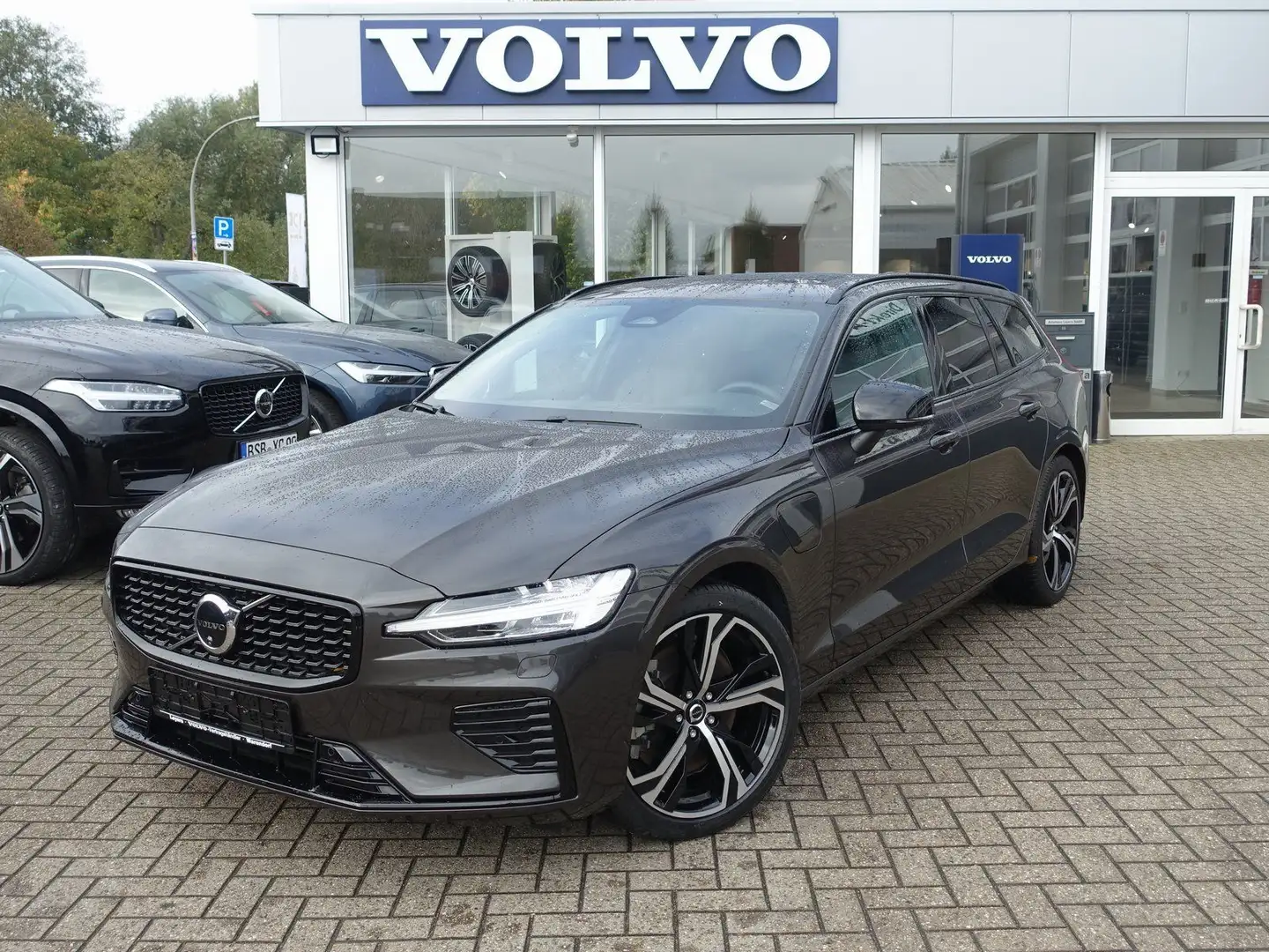 Volvo V60 Ultra T8 AWD Plug-in Hybrid/360°Cam/Massage Grau - 1