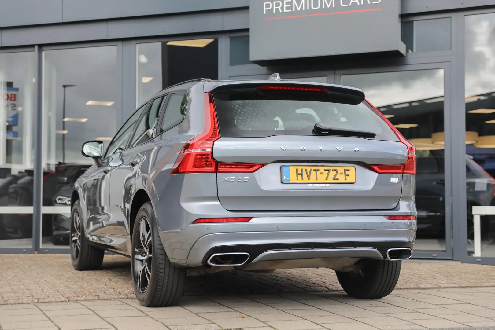 Volvo XC60 2.0 Recharge T6 AWD R-Design | Schuif- opendak | T Grijs - 2