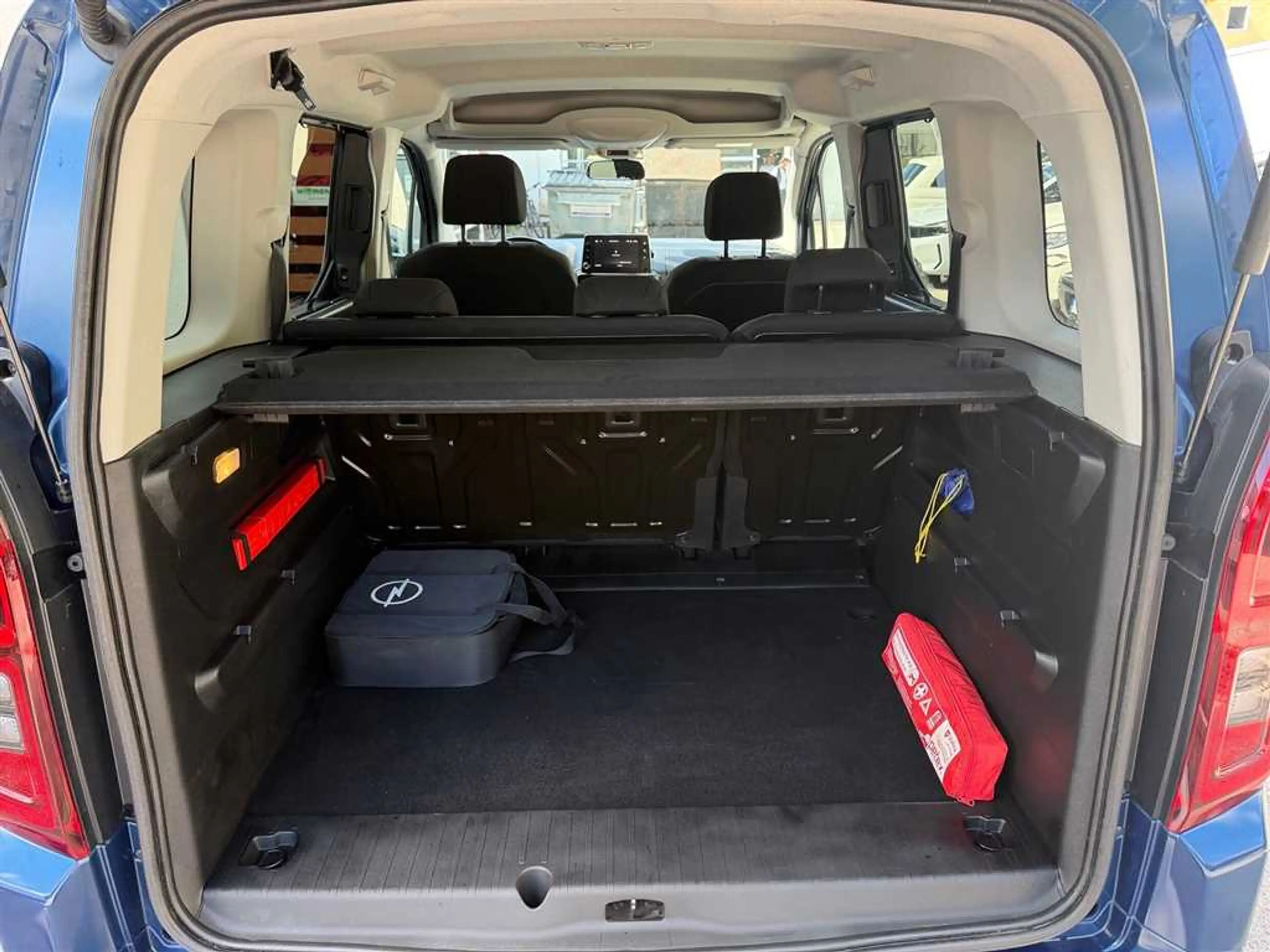 Opel Combo -e Life XL Elegance, PDC vo+hi, Kamera, AHK, Sitz- — photo 9