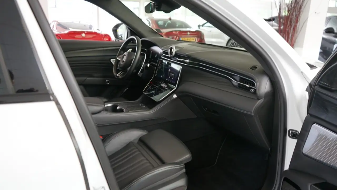 Maserati Grecale 2023 — фото 8