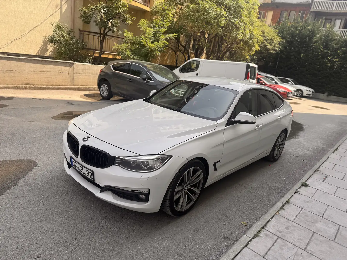 BMW 320 320d GT Sport-Aut. Luxury Line - 1