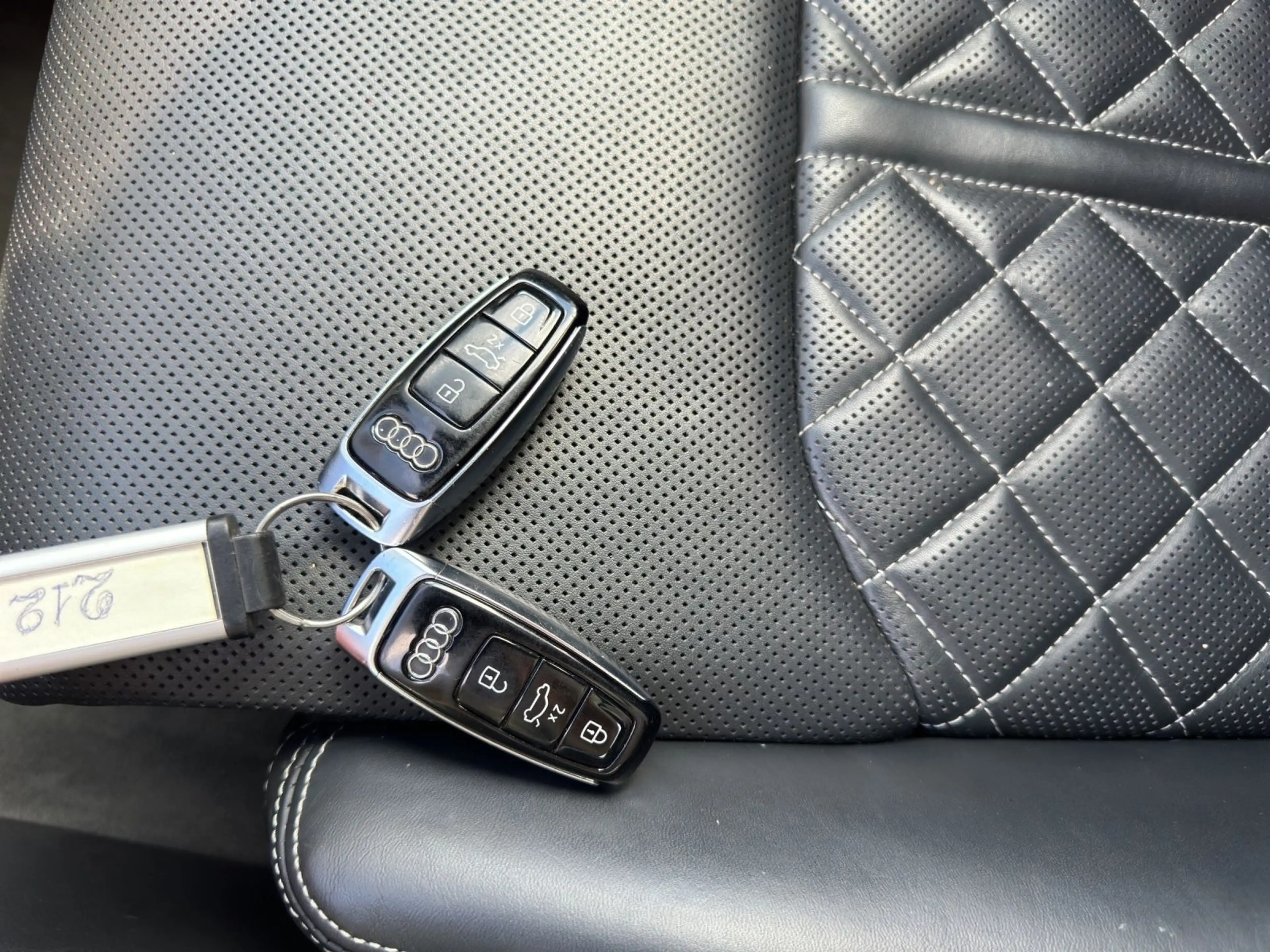 Audi SQ8 4.0 TDI quattro*Panorama*Bang & Olufsen* — photo 14