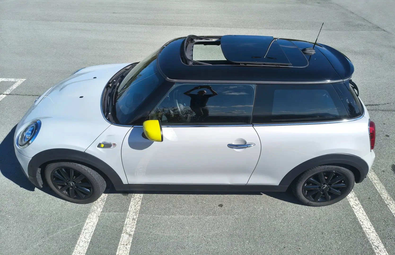 MINI Cooper SE MINI Cooper SE 28,9kWh Aut. Cooper SE - XL Trim, RFK, Panorama Glasdach, Harman Kardon Soundsys. Silber - 1