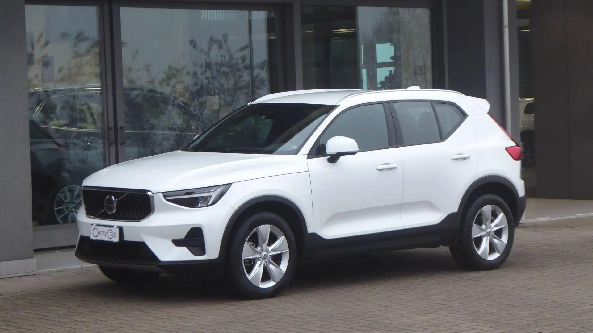 Volvo XC40 B3 automatico Core Bianco - 1