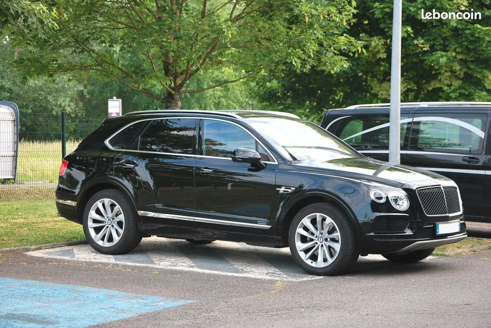 Bentley Bentayga 4.0d v8 Černá - 1