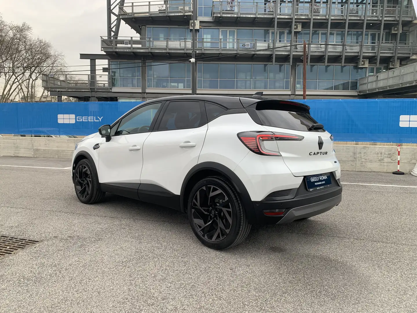 Renault Captur Captur 1.6 E-Tech full hybrid Esprit Alpine 145cv Weiß - 2