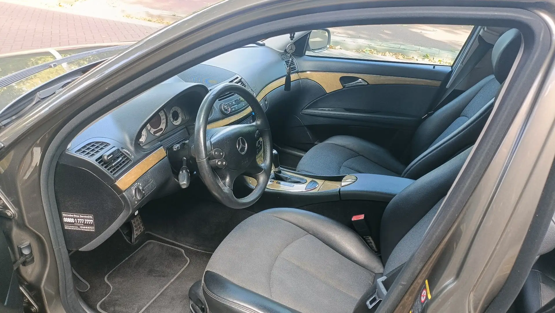 Mercedes-Benz 200 - 2