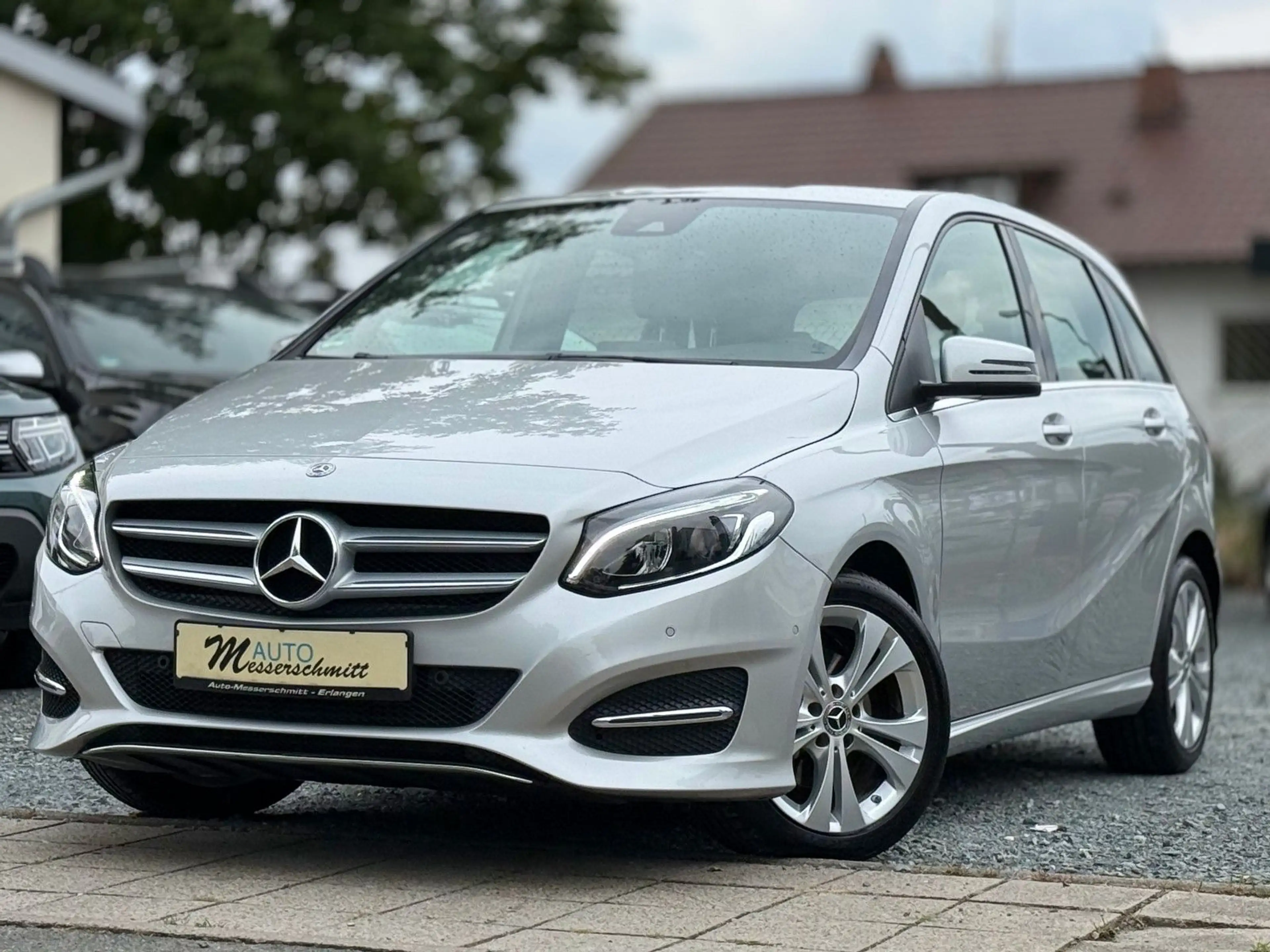 Mercedes-Benz B 200 Urban 7G-AUTOMATIK AHK LED SHZ NAV — photo 2