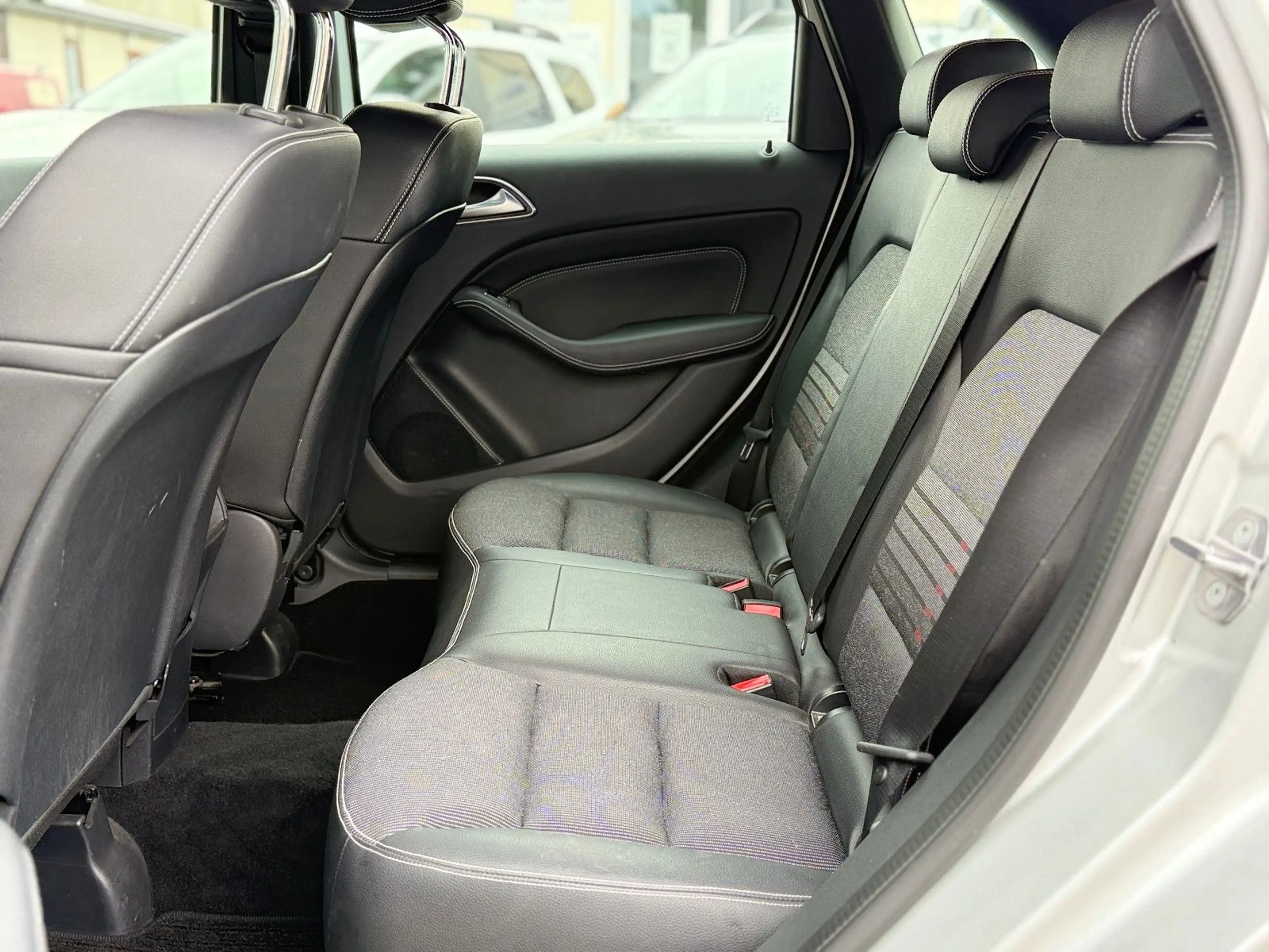 Mercedes-Benz B 200 Urban 7G-AUTOMATIK AHK LED SHZ NAV — photo 13