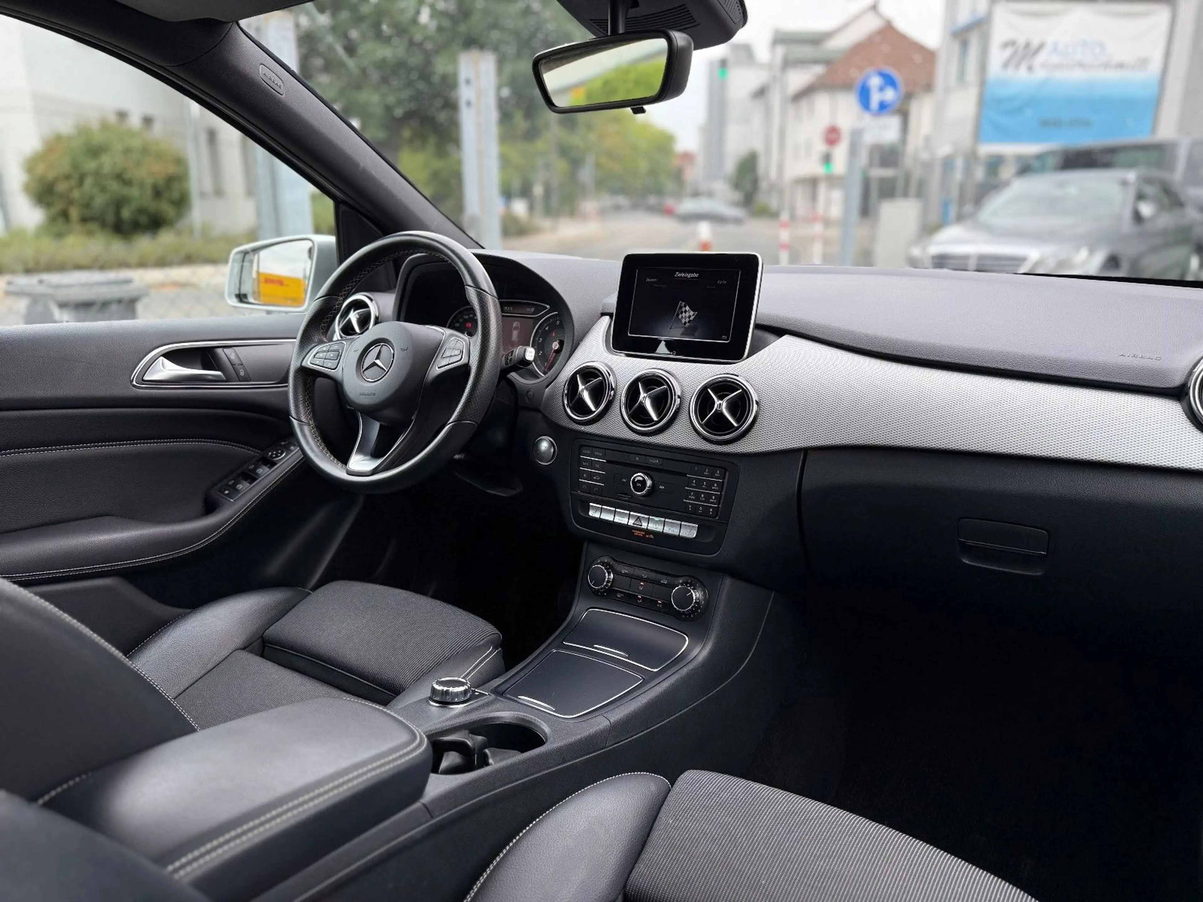 Mercedes-Benz B 200 Urban 7G-AUTOMATIK AHK LED SHZ NAV — photo 6