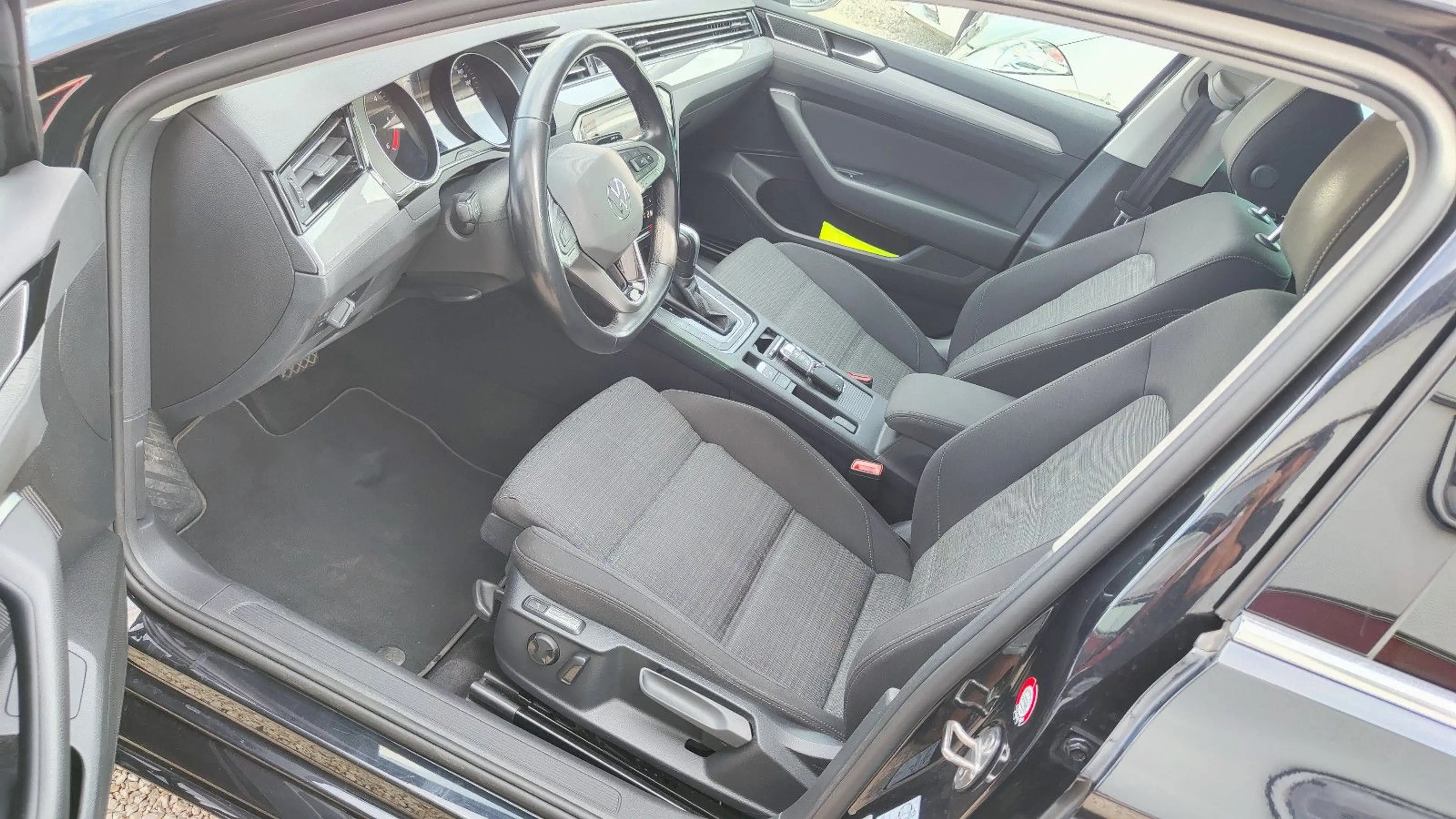 Volkswagen Passat Variant 2.0 TDI Business LED*Navi*Kamera* — photo 19