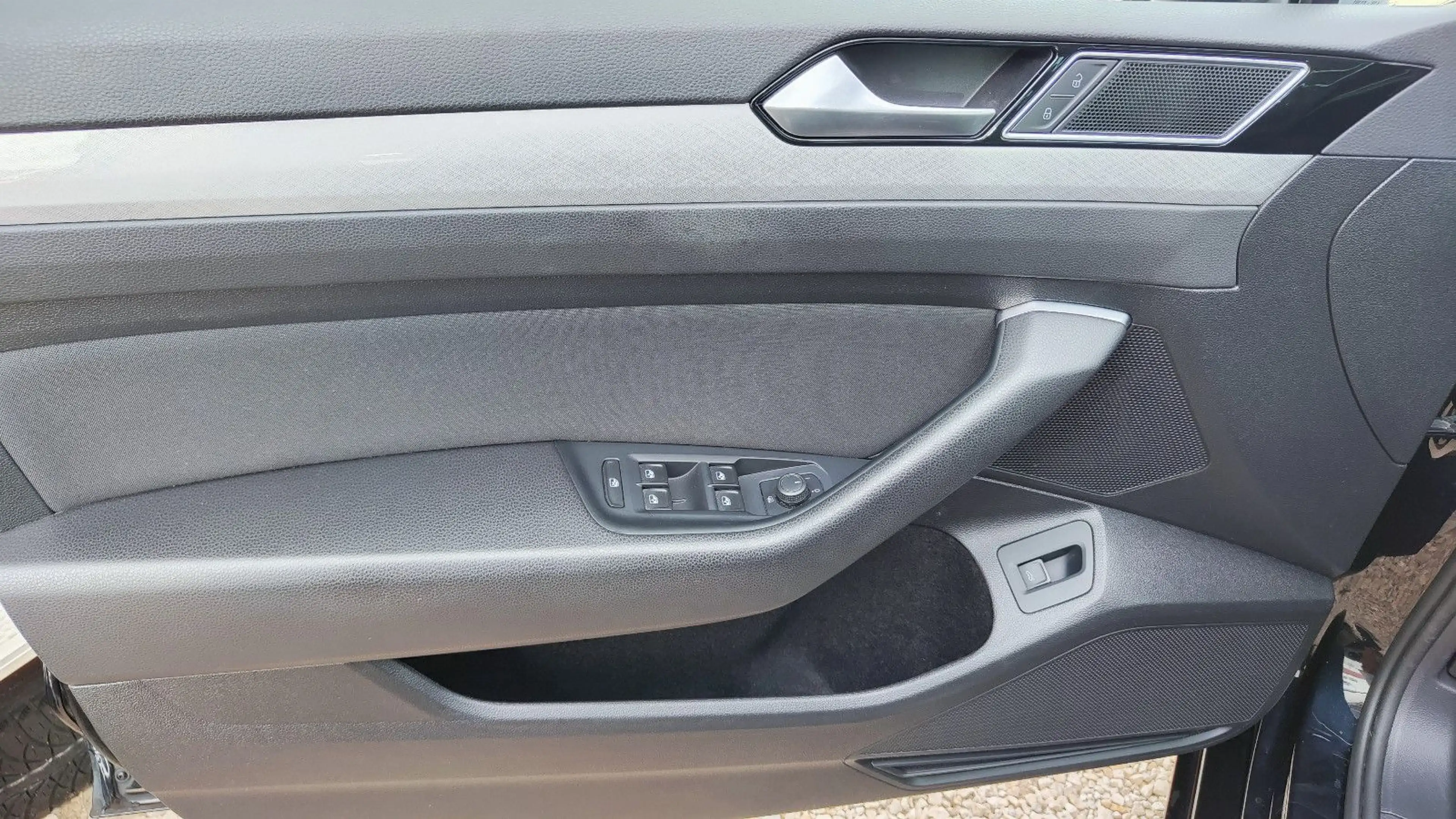 Volkswagen Passat Variant 2.0 TDI Business LED*Navi*Kamera* — photo 20