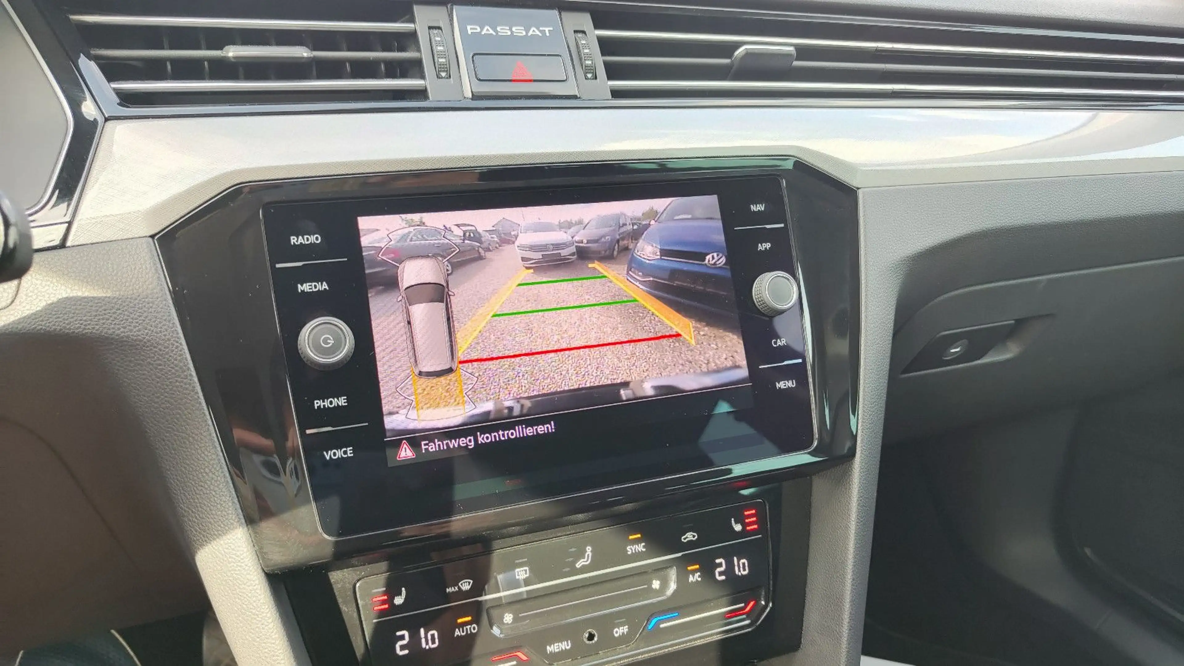 Volkswagen Passat Variant 2.0 TDI Business LED*Navi*Kamera* — photo 31