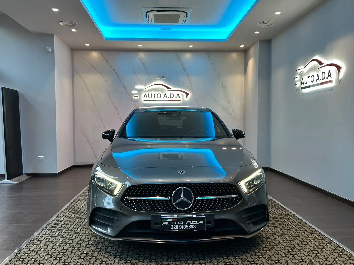 Mercedes-Benz A 180 A 180 d Automatic Premium Grau - 1