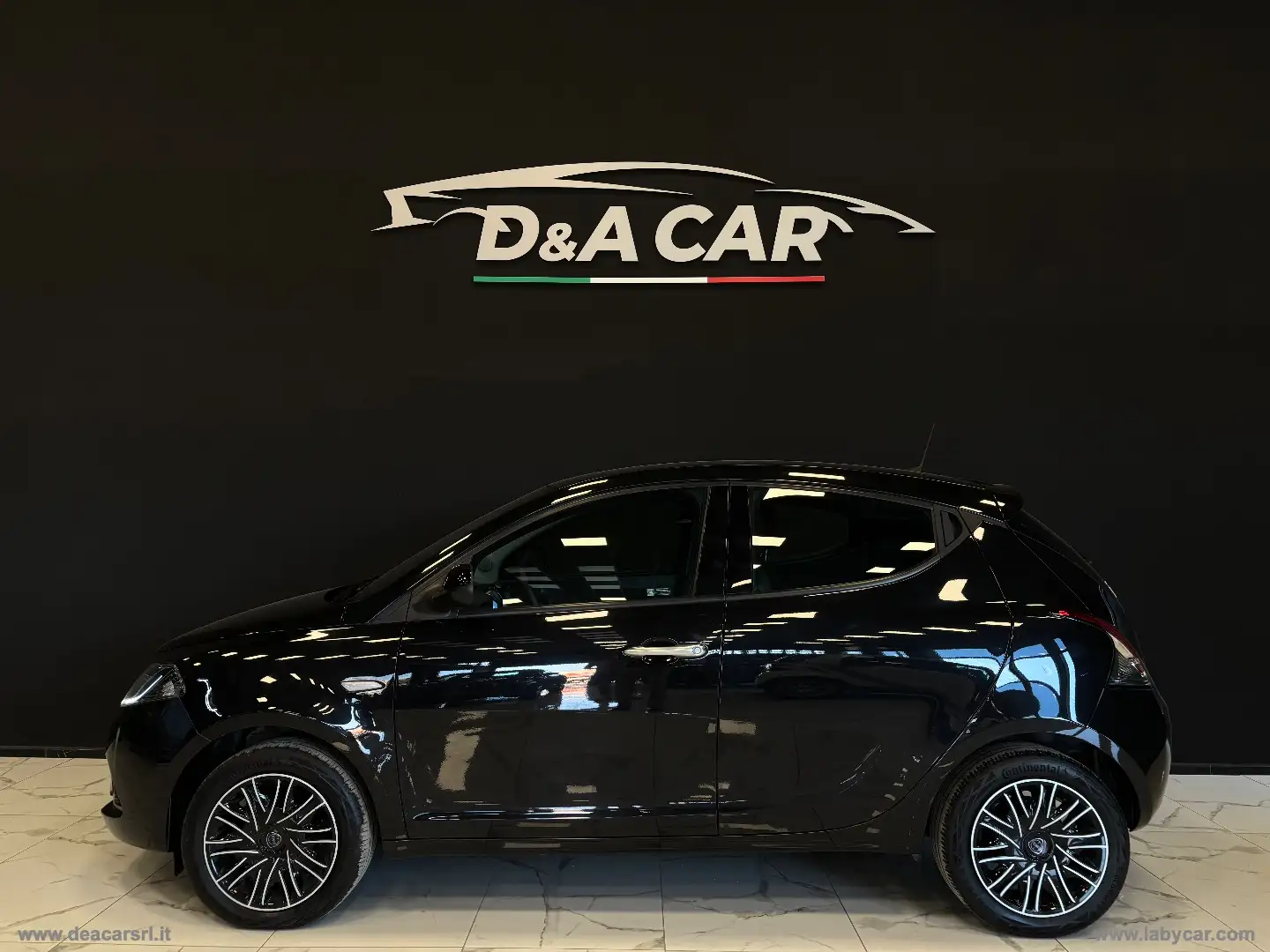 Lancia Ypsilon 1.0 FireFly 5p. S&S Hybrid UnYca Nero - 1