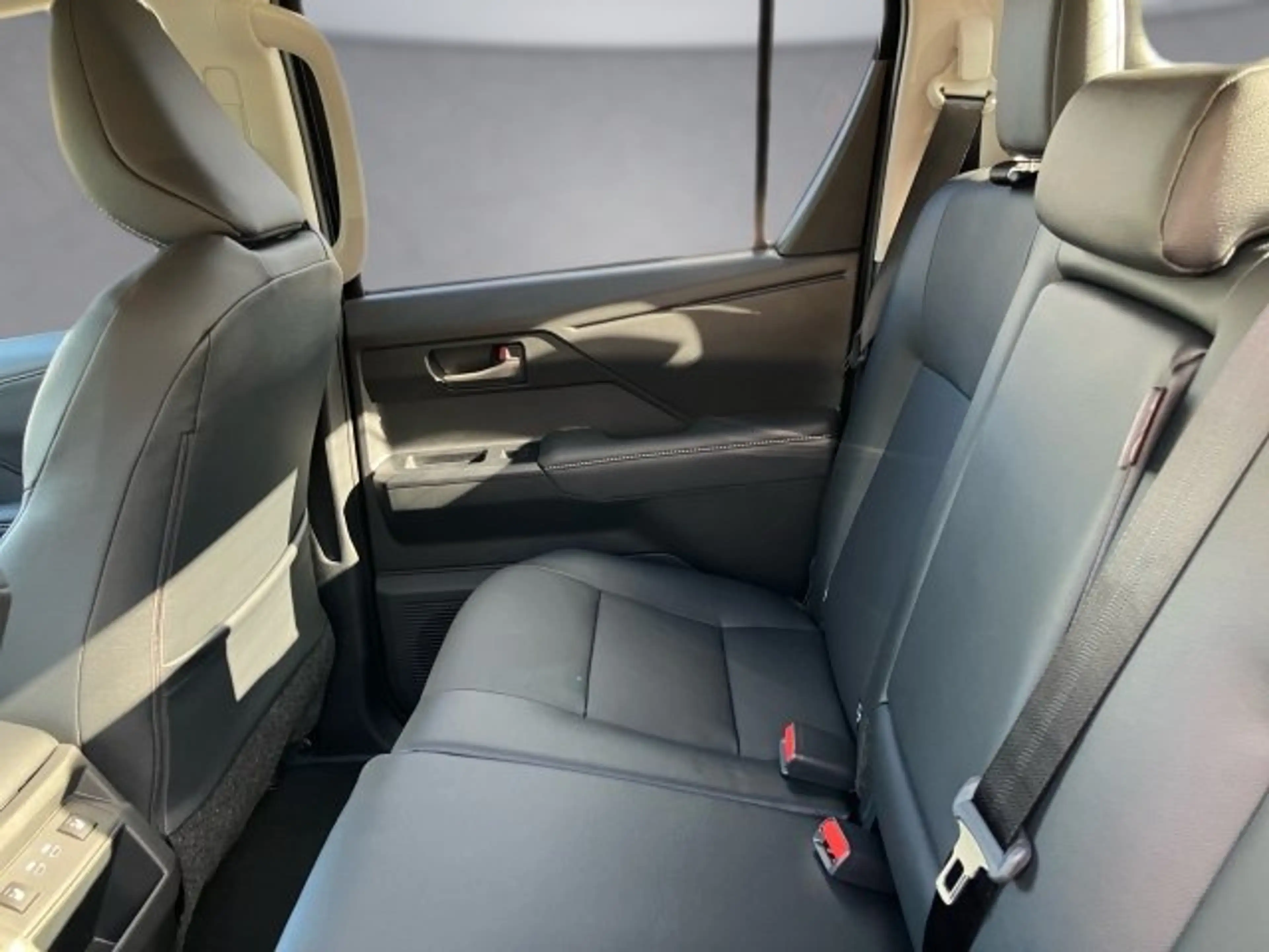 Toyota Hilux Double Cab Invincible 2,8L Diesel Mild Hybr — photo 12