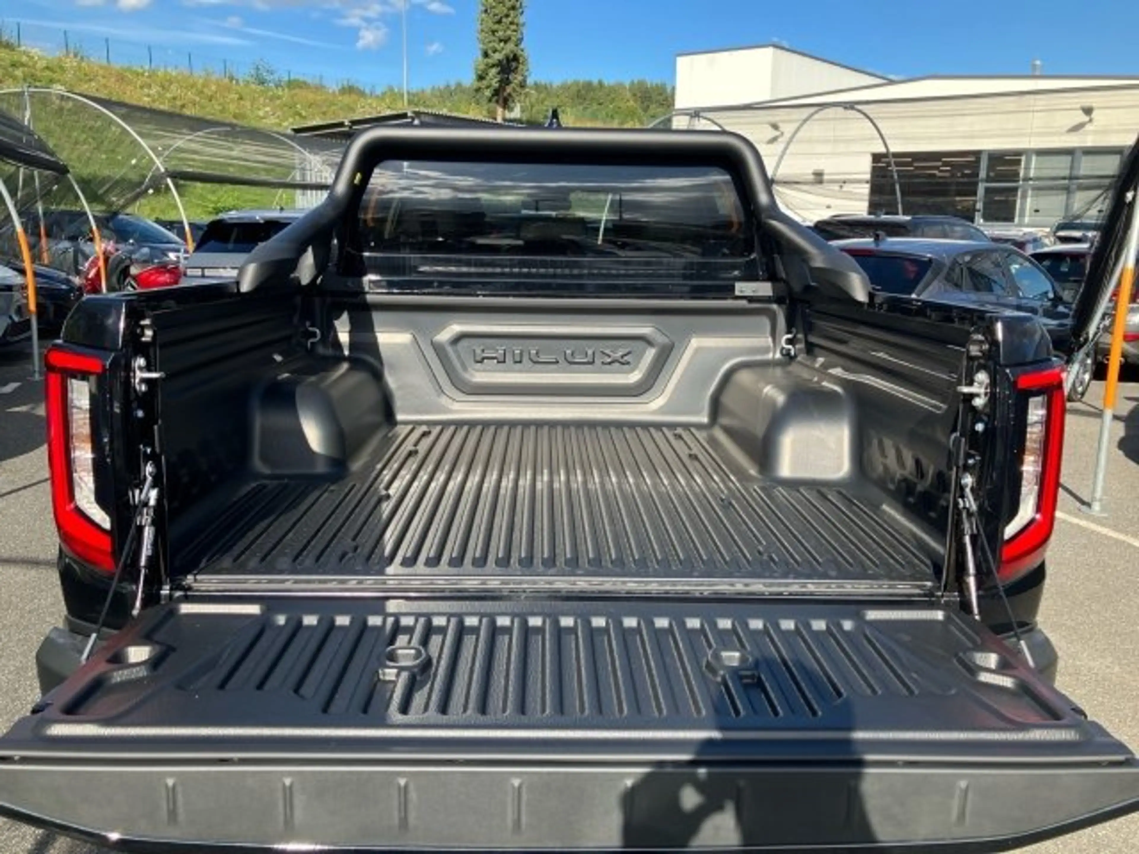 Toyota Hilux Double Cab Invincible 2,8L Diesel Mild Hybr — photo 13