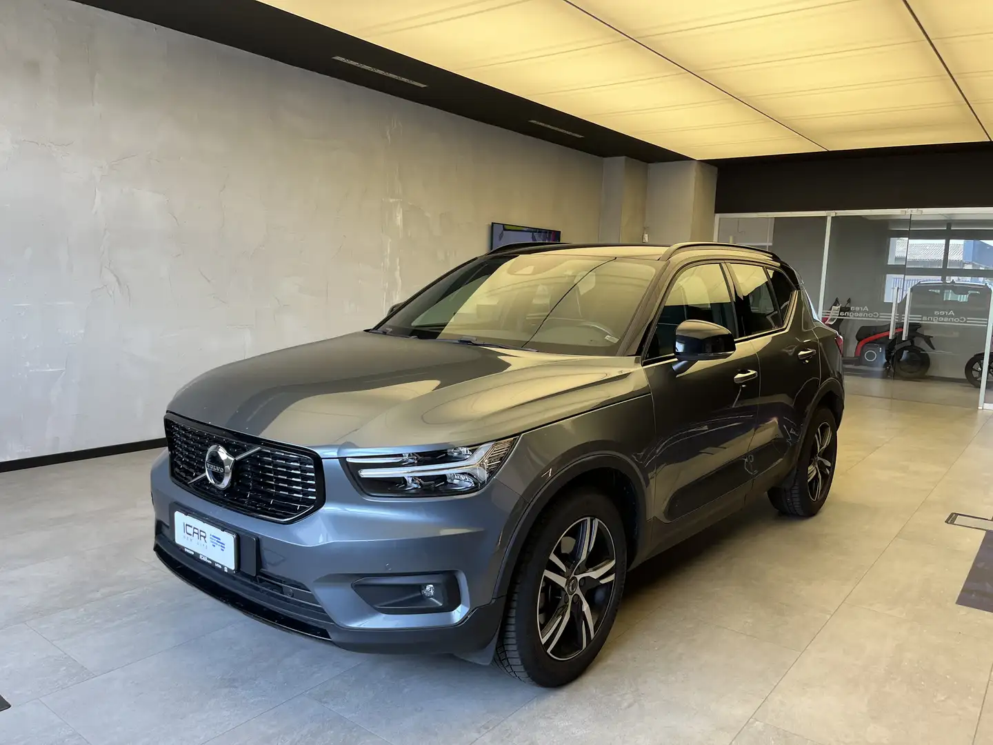 Volvo XC40 2.0 D4 R-Design Grigio - 1