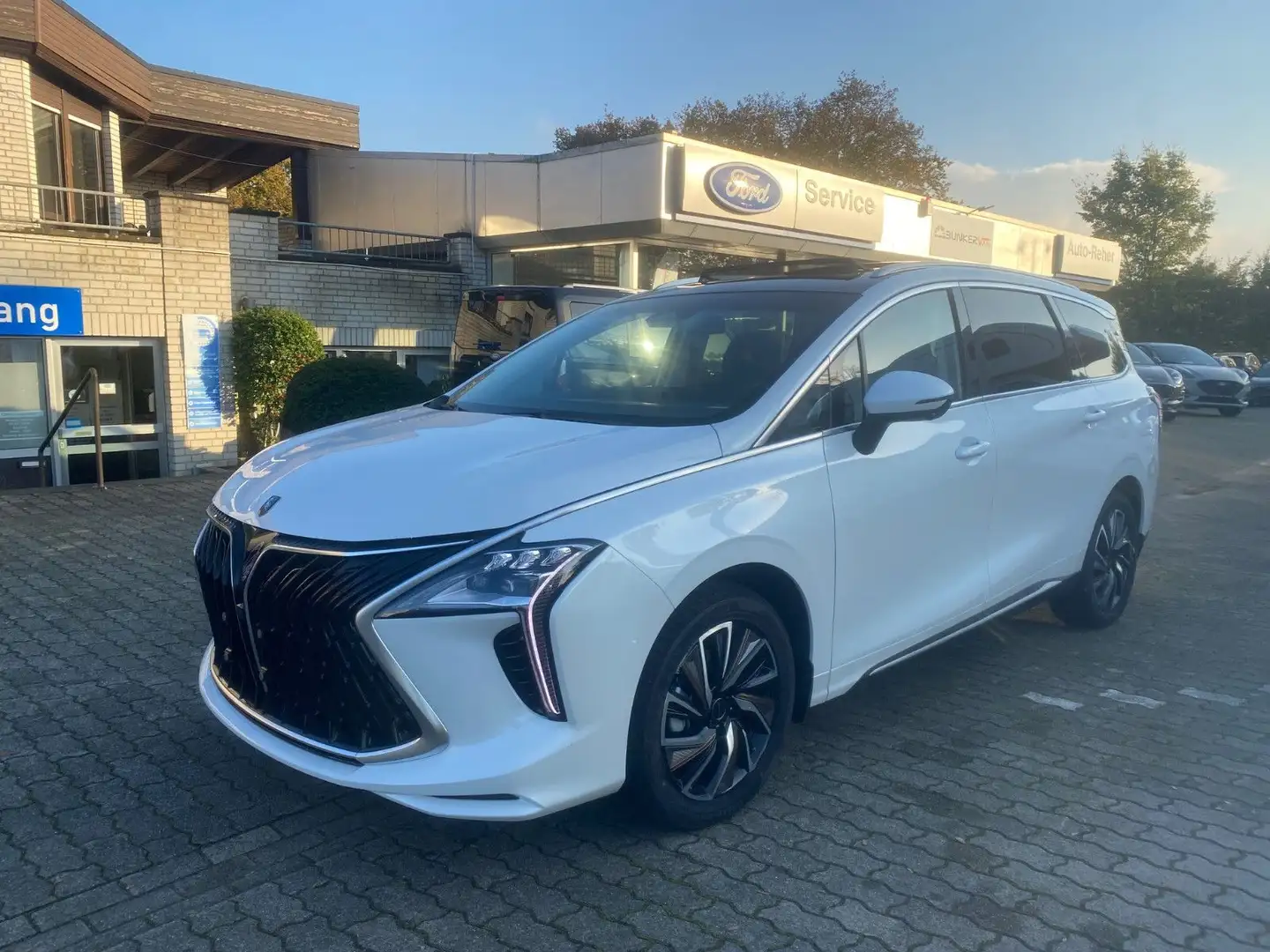 DFSK Forthing 4 U-Tour AUTOMATIK / 7 Sitze "Bestellf" Weiß - 1