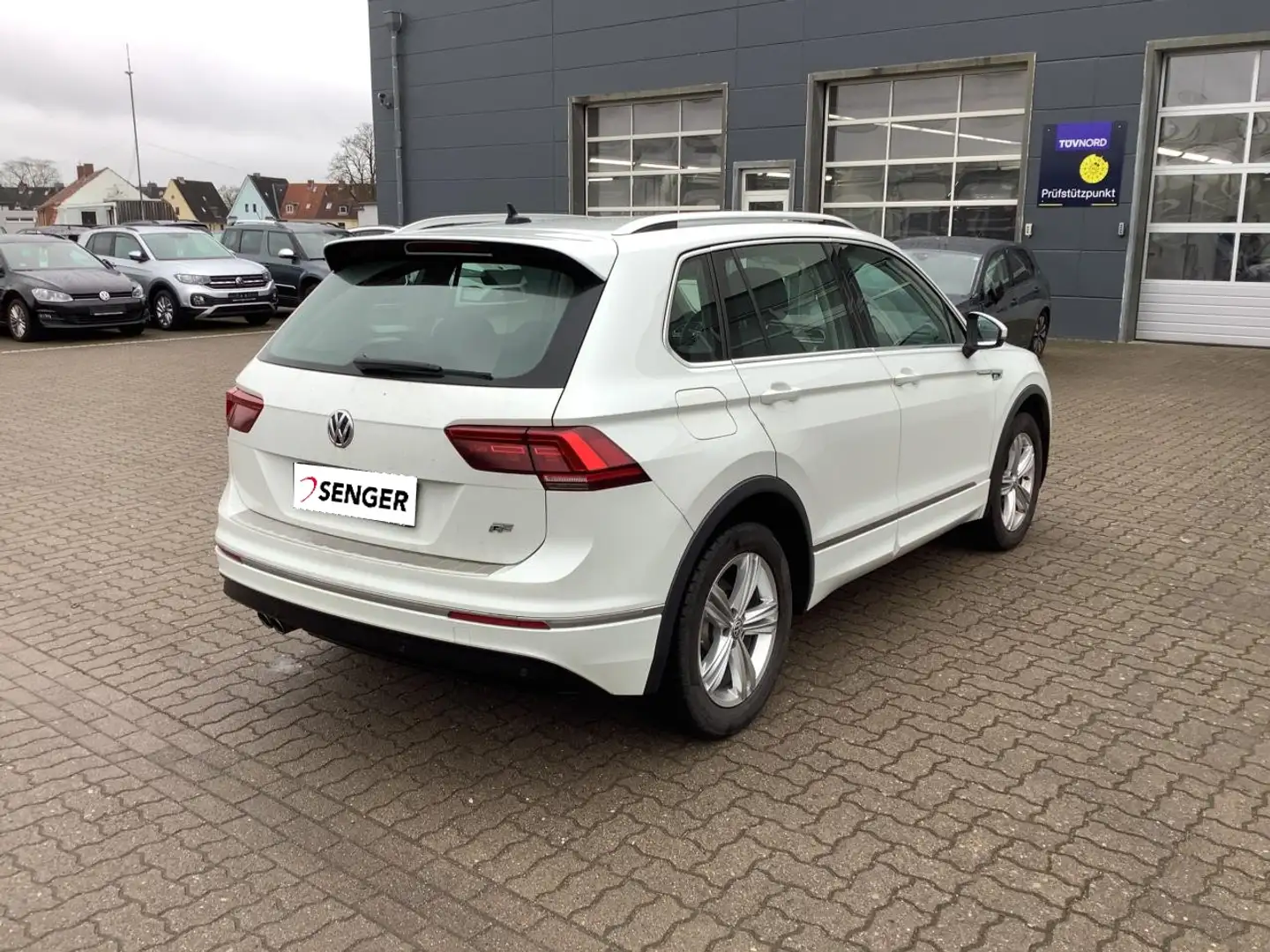 Volkswagen Tiguan 2.0 TDI R-Line 4MO DSG Nav LED PDC APP Weiß - 2