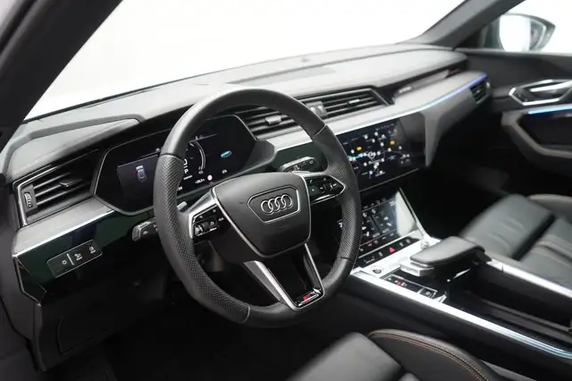 Audi E-Tron view 26