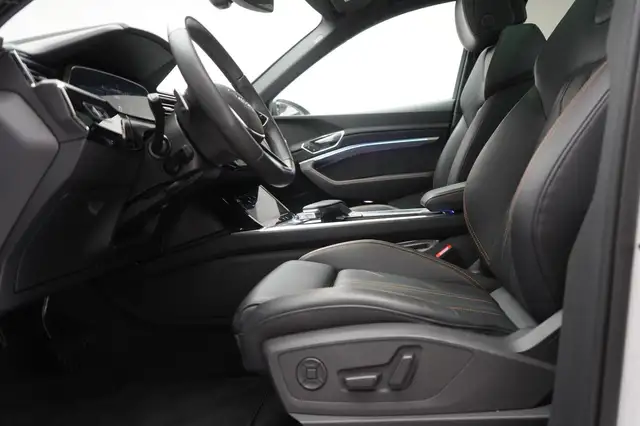 Audi E-Tron view 25