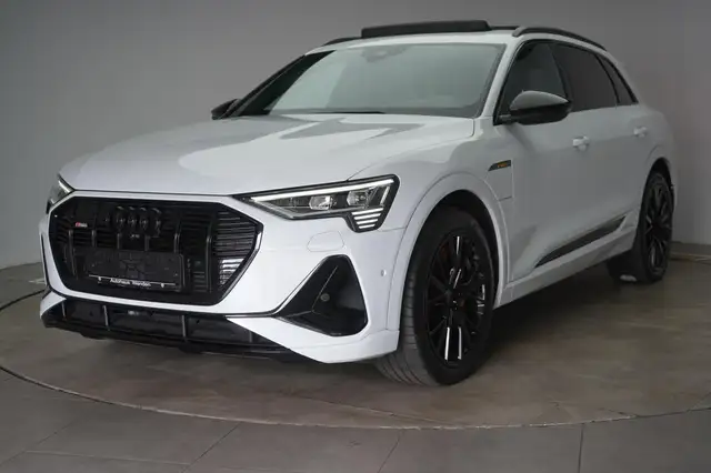Audi E-Tron view 3
