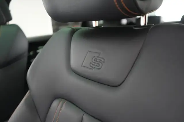Audi E-Tron view 22