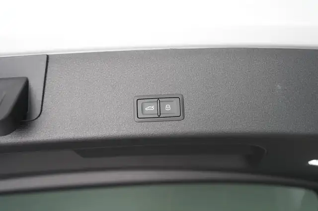 Audi E-Tron view 8