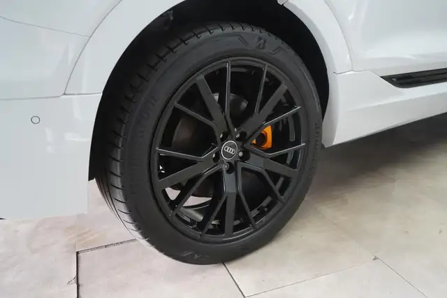 Audi E-Tron view 15