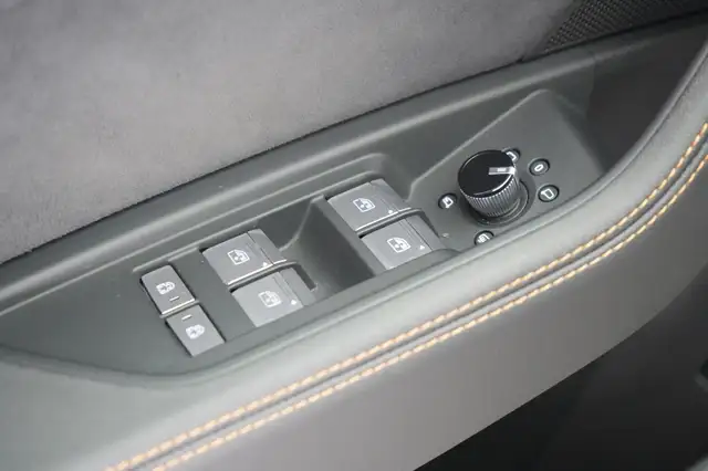 Audi E-Tron view 28