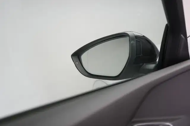Audi E-Tron view 24