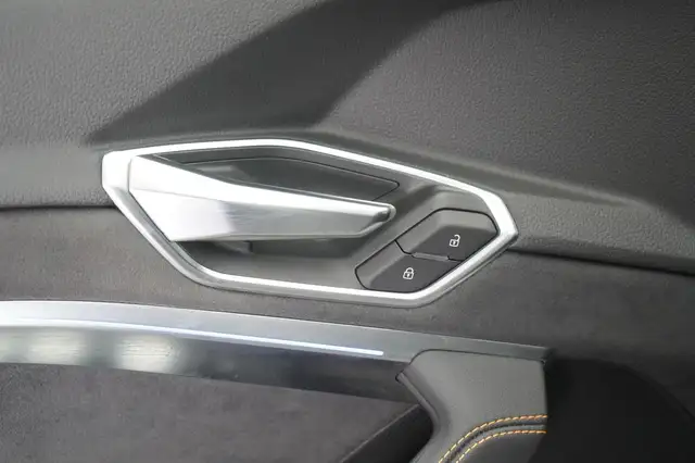 Audi E-Tron view 27