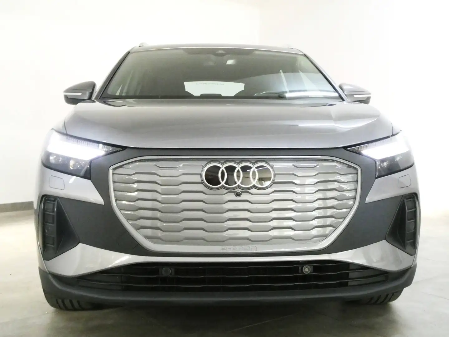 Audi Q4 e-tron 40 e-tron 82 kWh Matrix Navi ACC R-Kamera Sportsitze Standh App DAB virtual Head-up Sitzh Front/ParkAssist Grau - 2