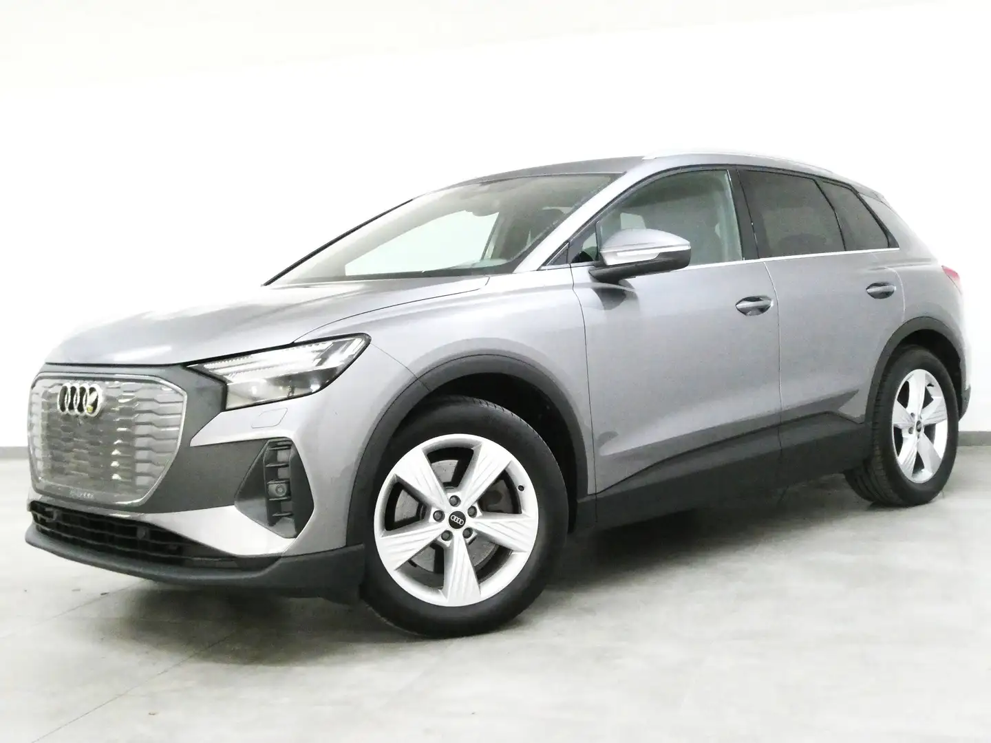 Audi Q4 e-tron 40 e-tron 82 kWh Matrix Navi ACC R-Kamera Sportsitze Standh App DAB virtual Head-up Sitzh Front/ParkAssist Grau - 1