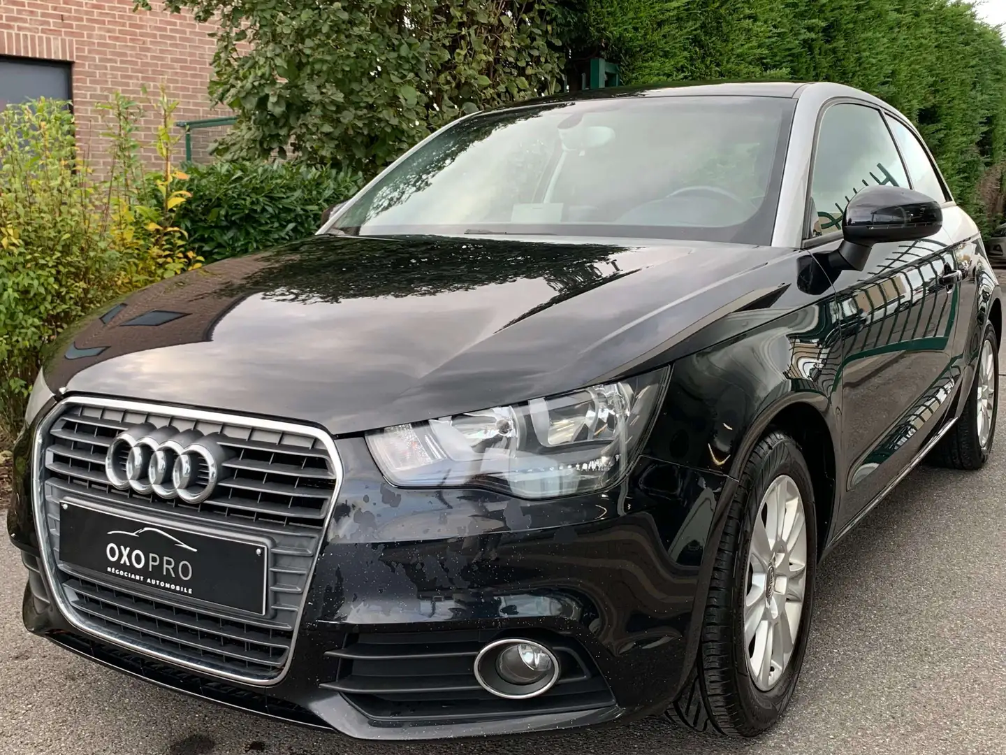 Audi A1 1.2 TFSI / GPS / Clim Auto / PDC / PRIX EMPORTER Noir - 2