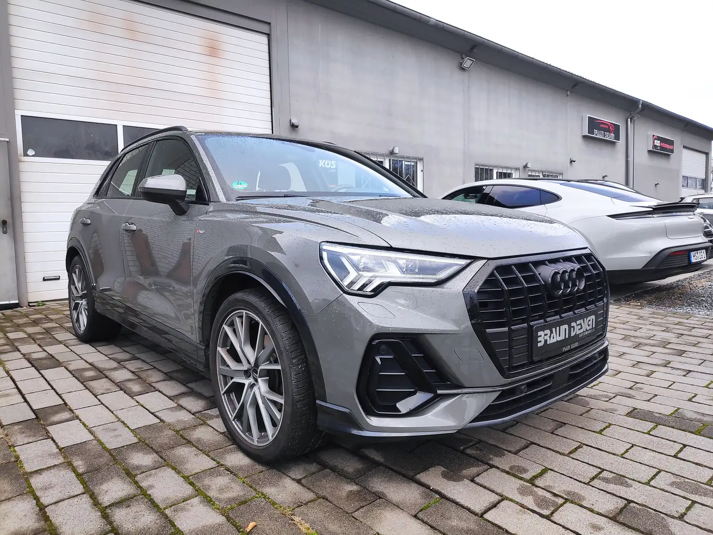 Audi Q3 35 TFSI S line Grau - 2