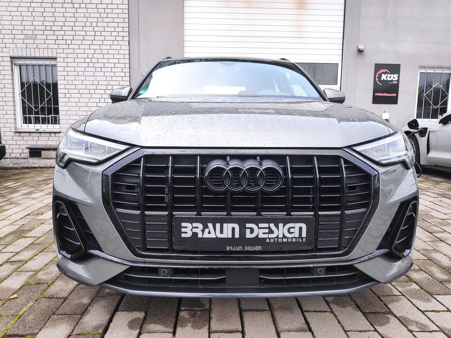 Audi Q3 35 TFSI S line Grau - 1