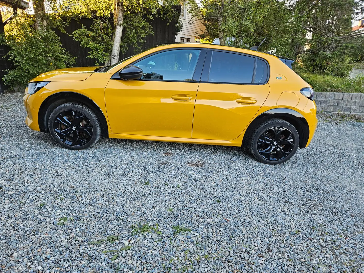 Peugeot e-208 208 Elektromotor 136 GT Amarillo - 1