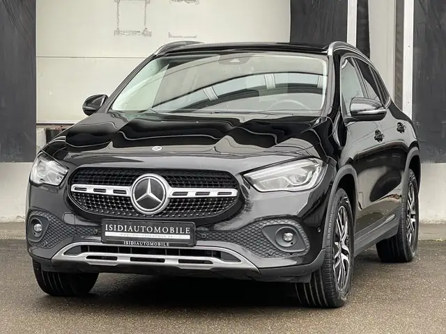 Mercedes-Benz GLA 220 D Progressive LED MBUX RüKamera Pano AHK