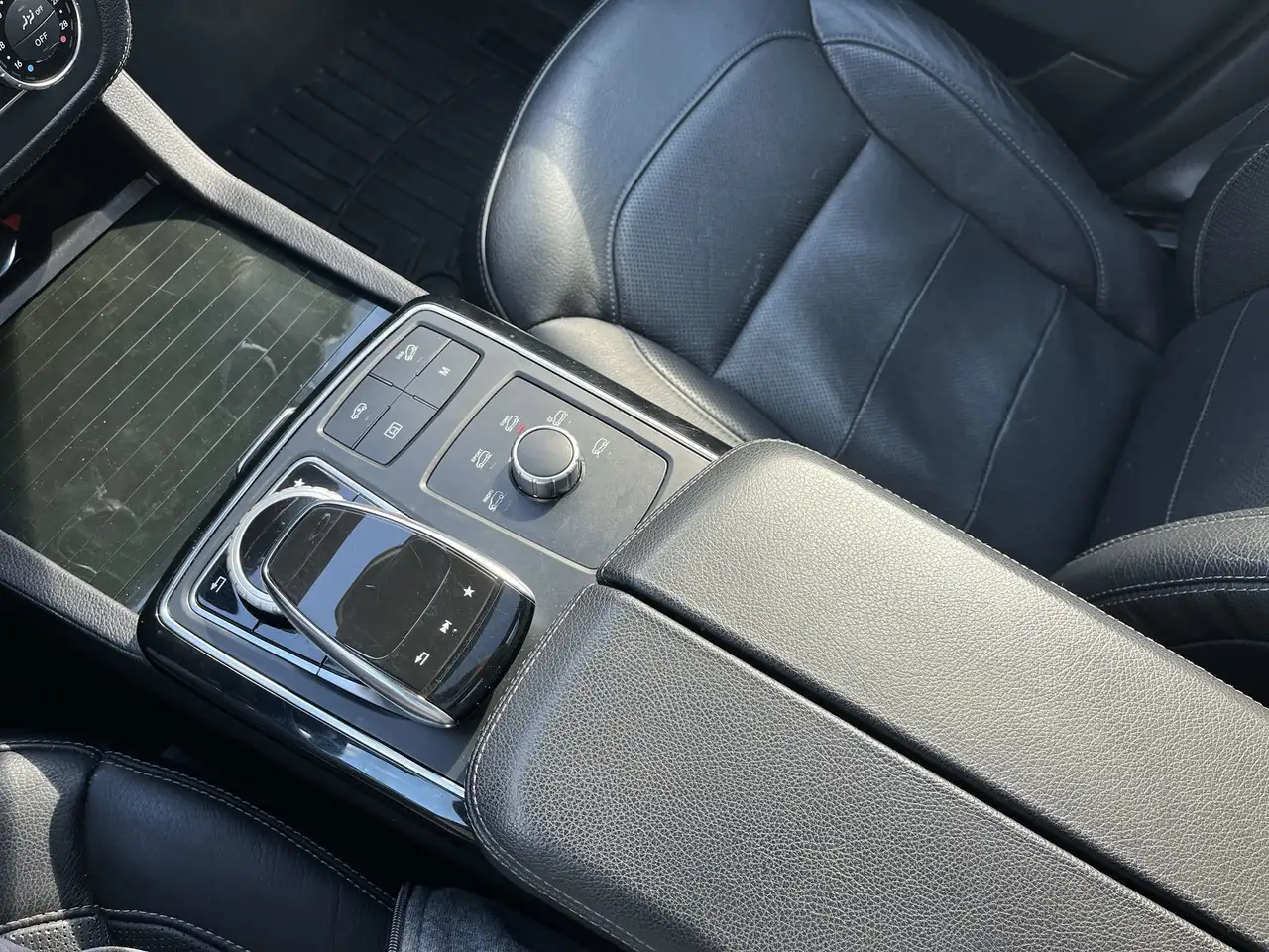 Mercedes-Benz GLS снимка Mercedes-Benz GLS