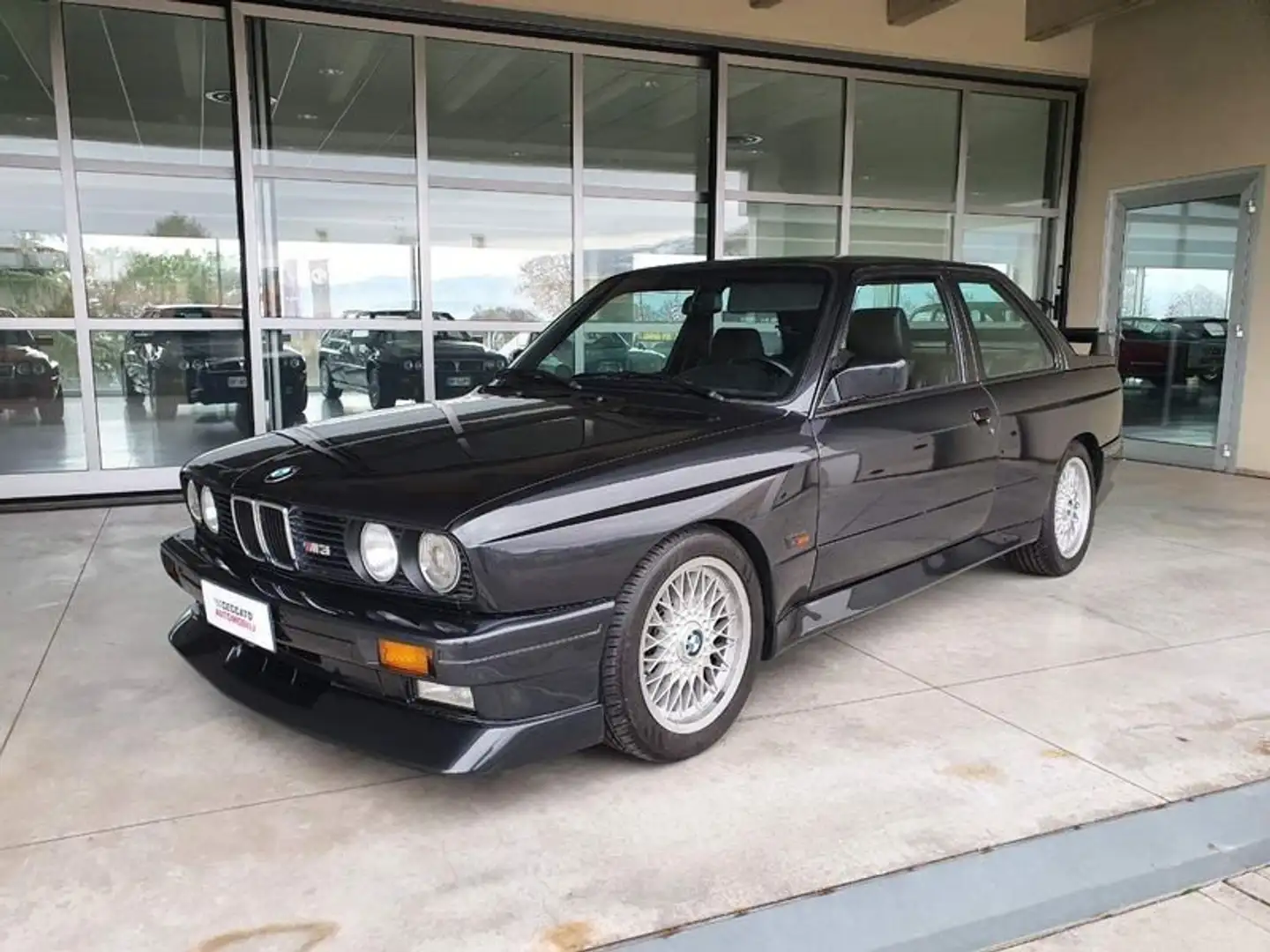 BMW M3 (E30) M3 Schwarz - 1