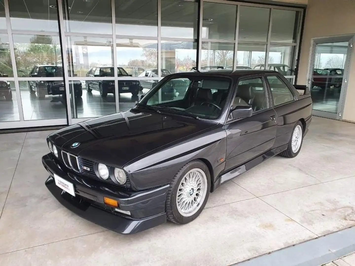 BMW M3 (E30) M3 Чорний - 2