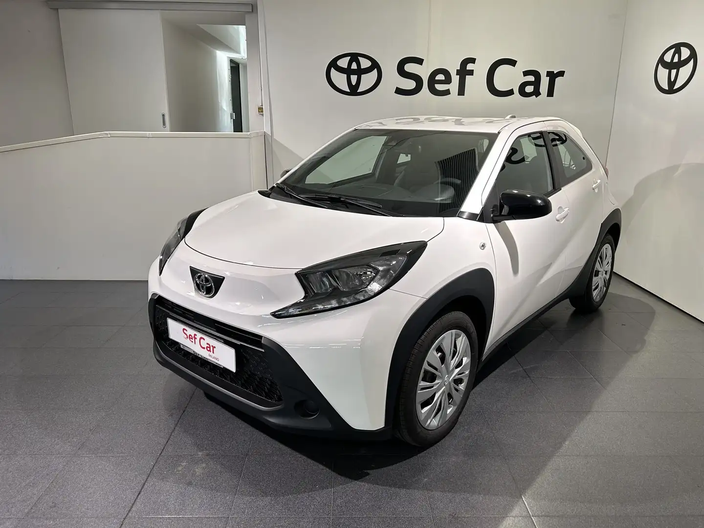 Toyota Aygo X 1.0 VVT-i 72 CV 5 porte Active Alb - 1
