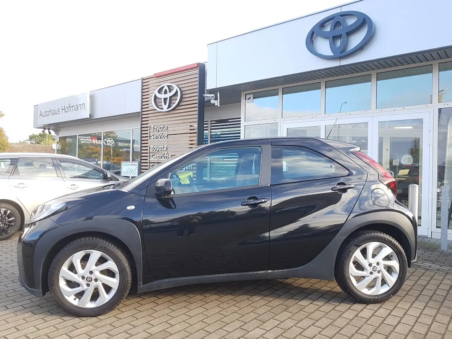 Toyota Aygo X 1,0 *Play* Ganzjahresreifen Schwarz - 2