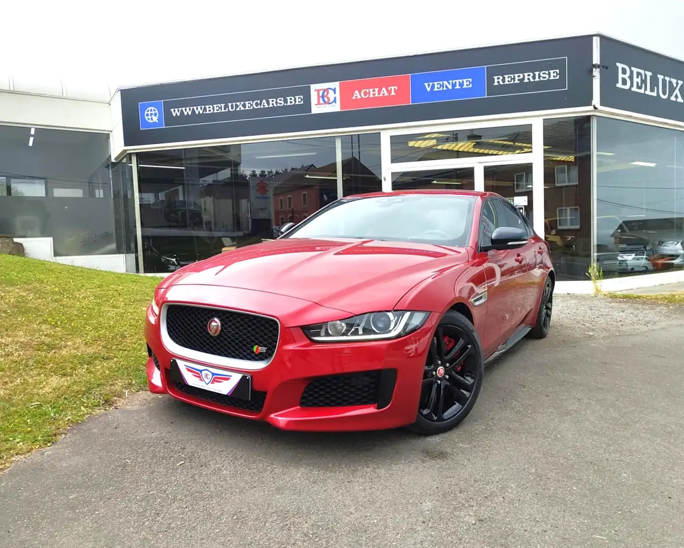 Jaguar XE S 3.0 V6 *CUIR*PDC*LED*BI XENON* Rood - 1