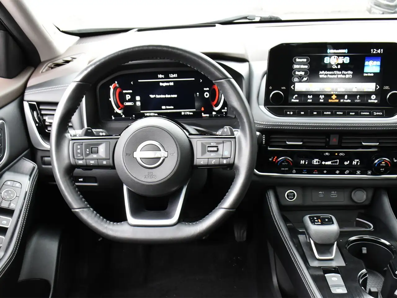 Nissan Rogue снимка Nissan Rogue