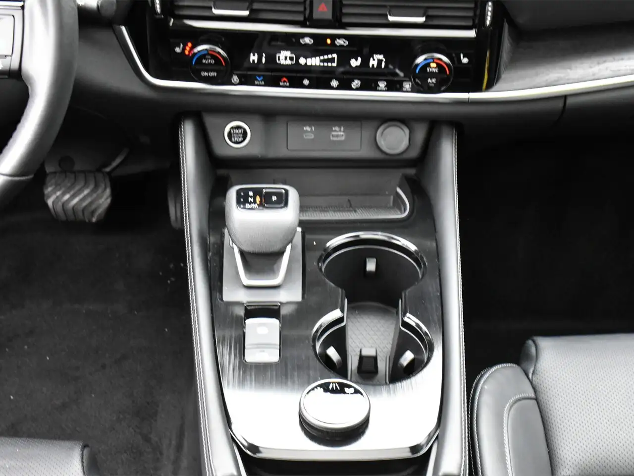 Nissan Rogue снимка Nissan Rogue
